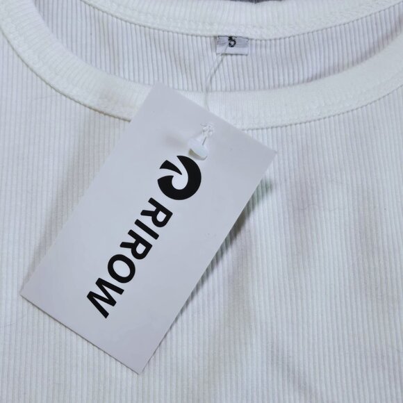 White Ribbed Sleeveless Fitted Tank Top - Small - Picture 2 of 4